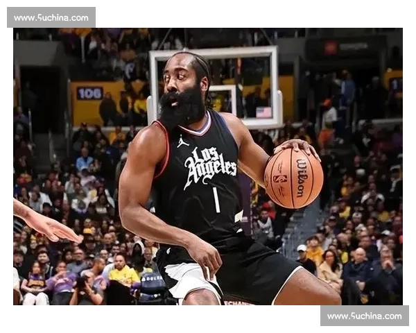 哈登在最新一战中展现领袖气质攻防两端带队前行稳定输出关键时刻